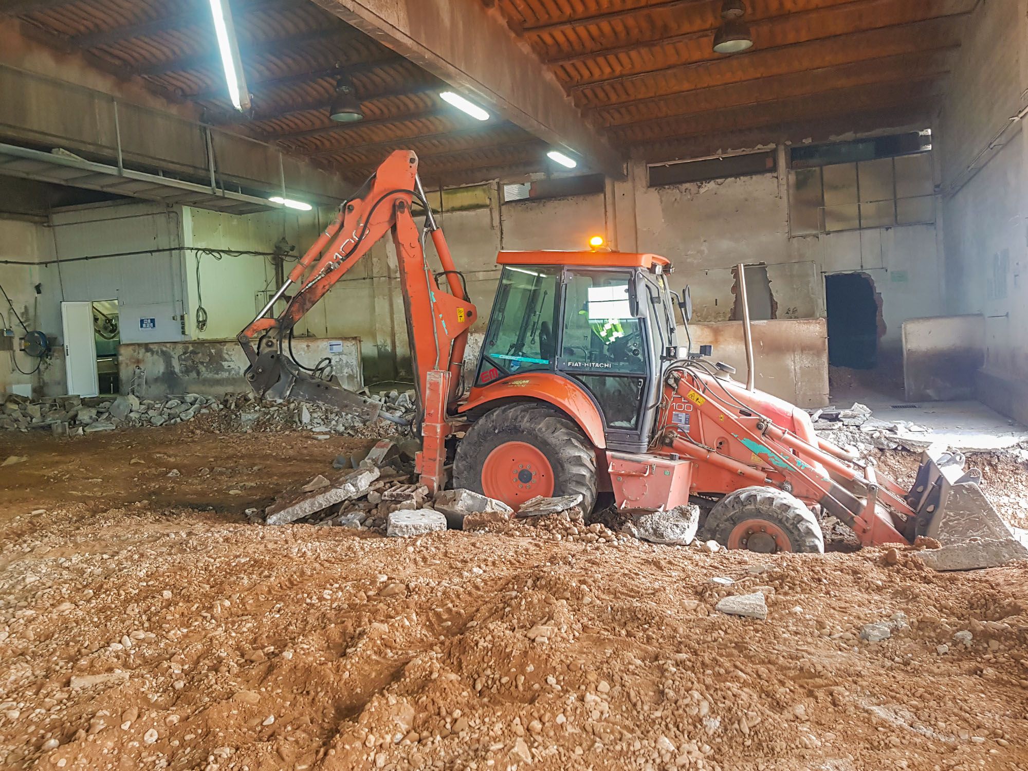 Jucar Teruel detalle maquinas trabajando