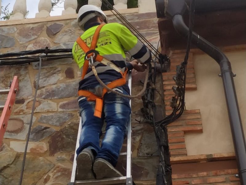 Jucar Teruel detalle maquinas trabajando